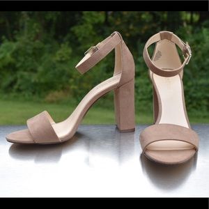 NWOT Nine West Nora / Abrah Nude Suede Sandal